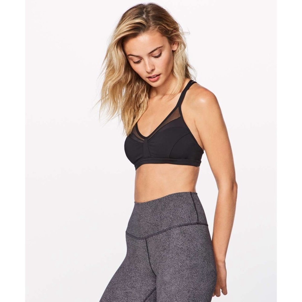 Lululemon Mesh Cross Back Sports Bra in Black Size 2